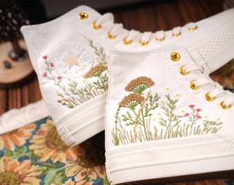 Zapatillas altas Converse bordadas personalizadas: zapatillas de boda con margaritas