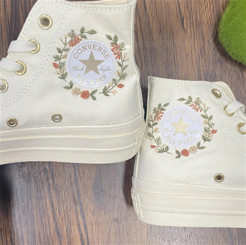 Baskets de mariage/cadeau de la Saint-Valentin/fleurs de mariage brodées chaussures plateforme haute 4 cm/converse de mariage Converse fleurs brodées image 5