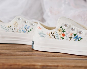 Custom Wedding Converse low tops / Wedding Flowers Embroidered Shoes/ Bridal Flowers Sneakers/ Wedding Bouquet Embroidered Sneakers
