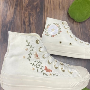 Baskets de mariage/cadeau de la Saint-Valentin/fleurs de mariage brodées chaussures plateforme haute 4 cm/converse de mariage Converse fleurs brodées image 8