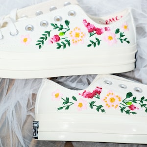 Custom Wedding Converse low tops / Wedding Flowers Embroidered Shoes/ Bridal Flowers Sneakers/ Wedding Bouquet Embroidered Sneakers image 3