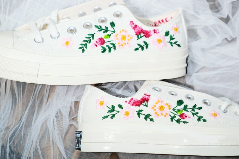 Custom Wedding Converse low tops / Wedding Flowers Embroidered Shoes/ Bridal Flowers Sneakers/ Wedding Bouquet Embroidered Sneakers image 3