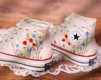 Individuell bestickte High Top Sneakers, Geblümte Sneakers aus den 1970er Jahren
