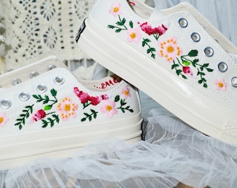 Custom Wedding Converse low tops / Wedding Flowers Embroidered Shoes/ Bridal Flowers Sneakers/ Wedding Bouquet Embroidered Sneakers