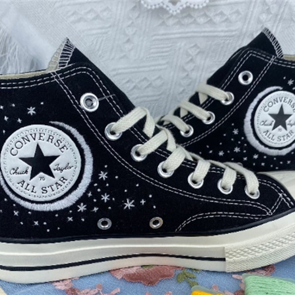 Convesr Chuck Taylor Embroidered Personalized/Custom Converse Embroider the stars and moon/Custom converse Chuck Taylor embroidered flower