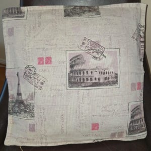 スキャッタークッション (50 x 50 cm) - ニュートラルな背景と/またはフランスのダマスク織りの浮き彫り模様のポストカード (2 つの異なるバックパネル)