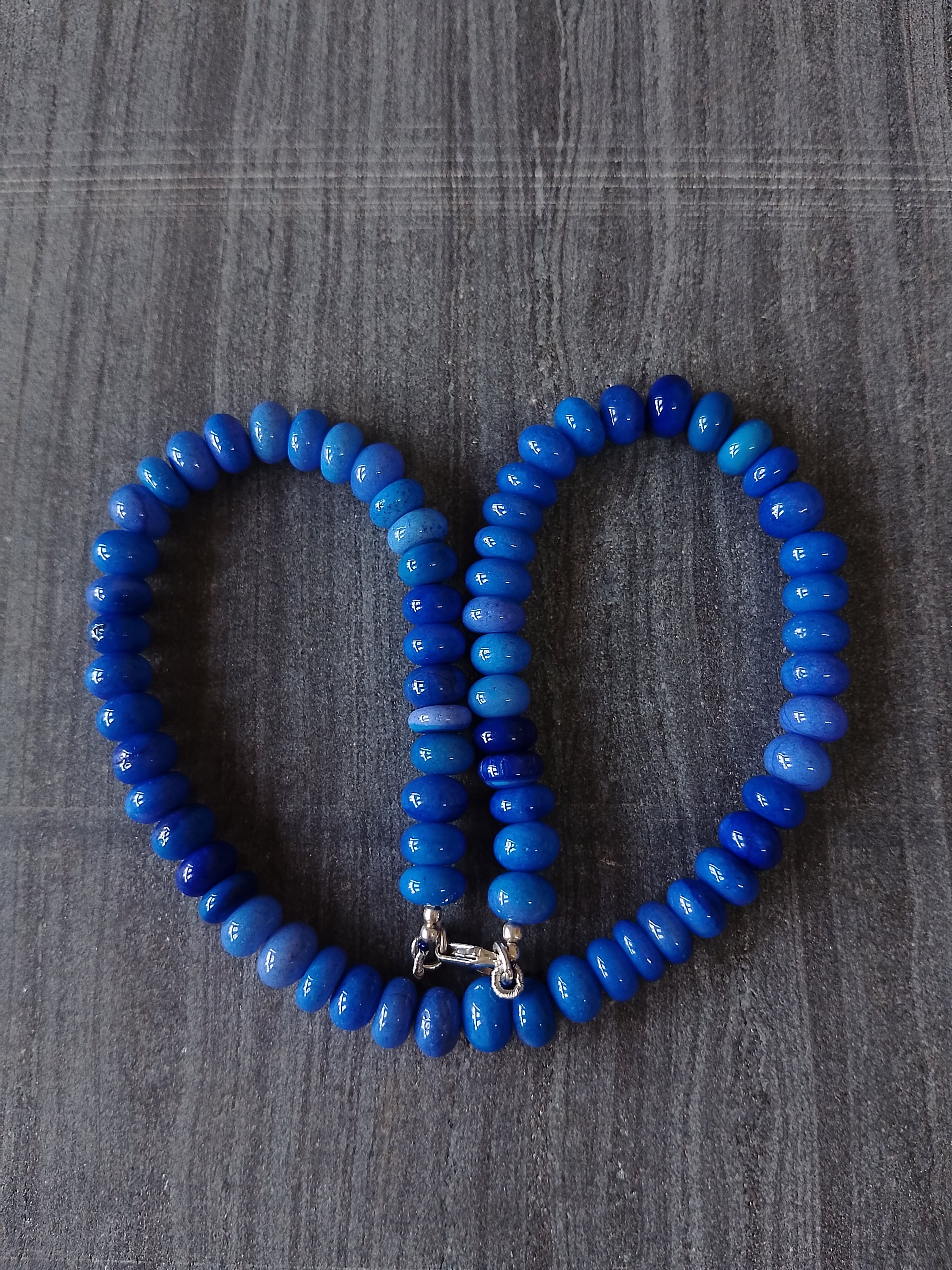 美しいオパールビーズの宝石ネックレス、8 mmデニムブルーオパール