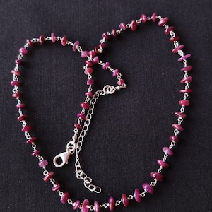 Geburtstagsgeschenk, Rubin Edelstein Halskette, natürliche Rubin Chip Perlen Halskette, Rubin Silberdraht gewickelt Halskette, Rubin Rosenkranz Halskette