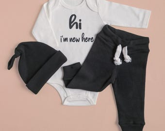 Personalized Baby Coming Home Outfit: "Hi I'm New Here" Bodysuit Set