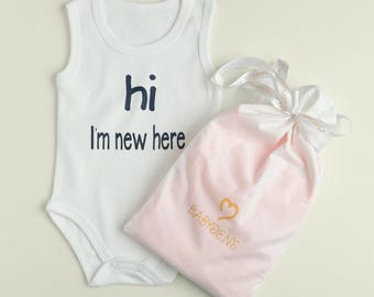 Personalized Baby Bodysuit Gift Set: "Hi I'm New Here" Outfit