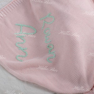 Handcrafted Personalized Name Blanket Bring warmth and style to your baby, suitable for baby showers. zdjęcie 1