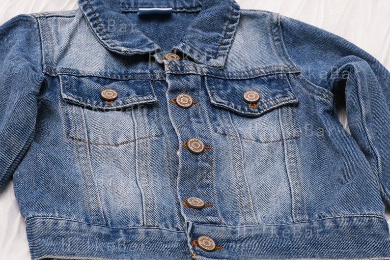 Veste en jean personnalisée brodée à la main pour tout-petit : un ajout unique et élégant à la garde-robe de votre bébé image 5