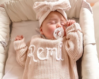 Cherished Custom Baby Sweaters: Personaliseer hun naam met prachtig borduurwerk