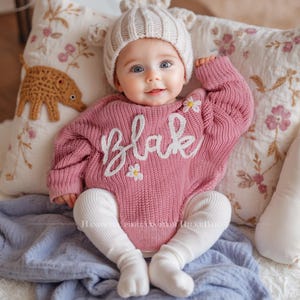 Suéter de bebé bordado a mano / Diseño de nombre personalizado para recién nacidos y niños pequeños / Regalo ultra suave para baby showers, cumpleaños o hitos.