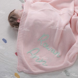 Handgefertigte personalisierte Namensdecke Bringen Sie Wärme und Stil zu Ihrem Baby, geeignet für Babypartys. Bild 1