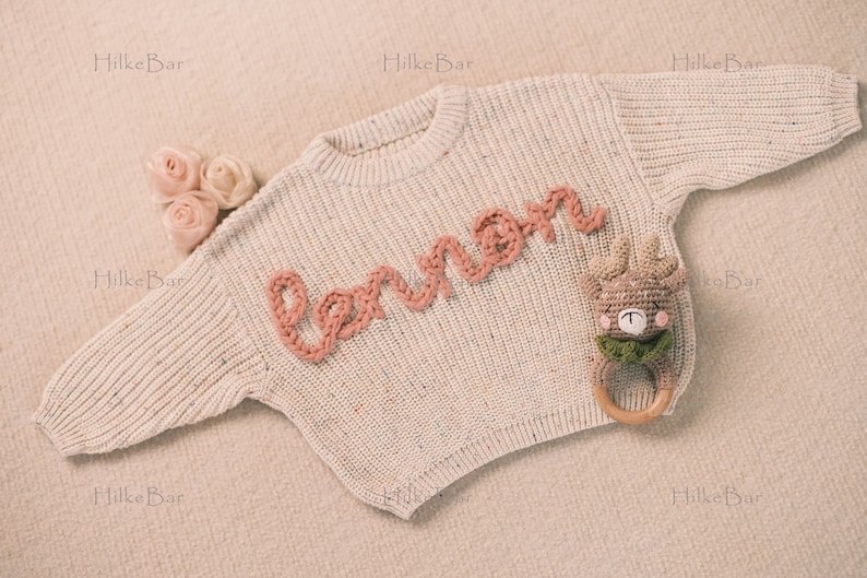 Personalized Baby Girl's Sweater with Hand-Embroidered Name and Monogram A Heartwarming Christmas Gift from Aunt zdjęcie 4