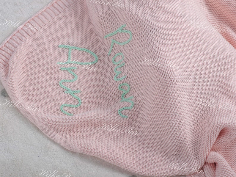 Handgefertigte personalisierte Namensdecke Bringen Sie Wärme und Stil zu Ihrem Baby, geeignet für Babypartys. Bild 5