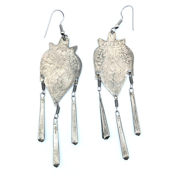 Vintage long dangly silver tone etched flower ear… - image 6