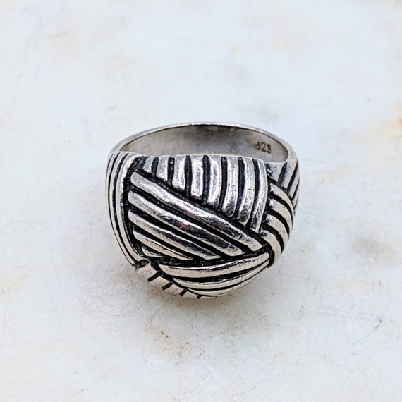 Modernist sterling silver dome ring with incised … - image 2