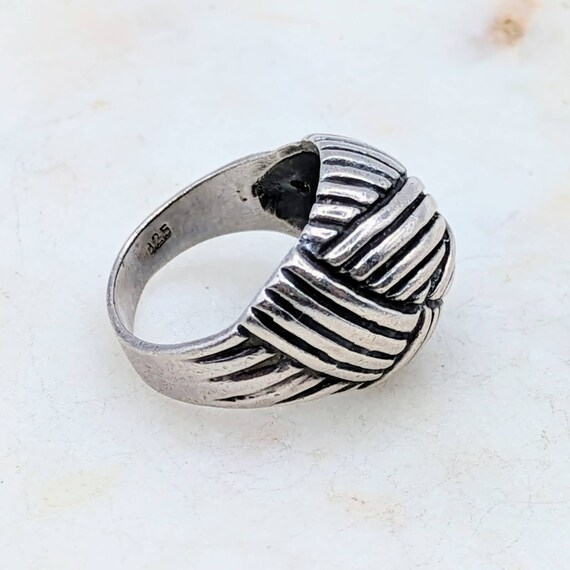 Modernist sterling silver dome ring with incised … - image 4