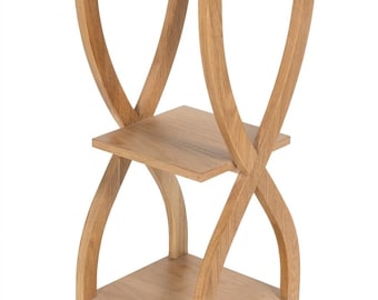 Massief eikenhouten bijzettafel met gebogen poten en opbergplanken