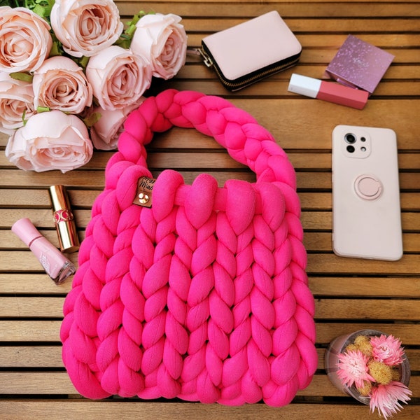 2 Farben • BERRY - Kleine pinke Handtasche aus Grobstrickgarn • Handgemachte Häkeltasche aus Chunky Yarn • Crochet Giant Yarn Bag