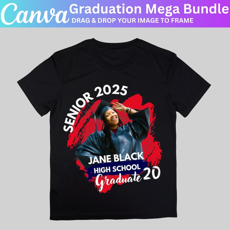 K&ouml;nnte beinhalten: Schwarzes T-Shirt mit einem roten und wei&szlig;en Grafikdesign, das einen Absolventen in Kappe und Robe zeigt. Der Text auf der Grafik lautet "Senior 2025", "Jane Black", "High School" und "Graduate 20".