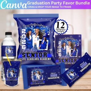 Pode incluir: Um pacote de lembrancinhas para festas de formatura com tema azul e branco. O pacote inclui garrafas de água, sacos de batatas fritas, saquinhos de suco e barras de chocolate, todos personalizados com a foto do formando e o texto "Senior 2026". O logotipo da Canva é visível.