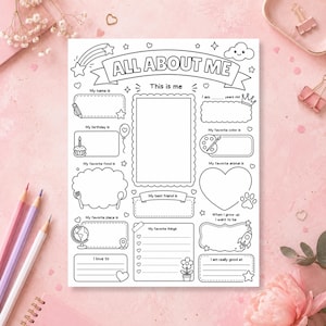 Può includere: Un foglio di attività stampabile in bianco e nero intitolato ALL ABOUT ME con sezioni per dettagli personali come nome, età, compleanno, cibo, colore, animale, luogo e cose preferite, decorato con icone a tratto come un razzo e un mappamondo.