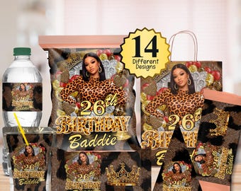 Paquete de recuerdos para fiesta de cumpleaños con temática de guepardo, etiquetas de agua editables de Canva con temática de guepardo, bolsa para papas fritas, vaso de chupito con estampado de guepardo, pegatinas para tazas