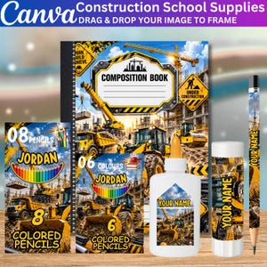 Può includere: Un set di materiale scolastico a tema cantiere con un quaderno, una colla, una matita e due astucci. Tutti gli articoli mostrano veicoli da costruzione gialli, gru e segnali di pericolo. Il testo include "Composition Book", "8 Colored Pencils", "6 Colored Pencils" e "Your Name".