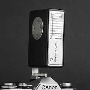 Raynox 300 Flash for Vintage Cameras(camera not included)