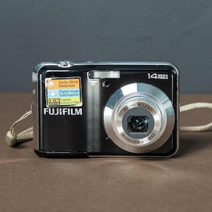 Fujifilm AV200 Digicam - Y2K Digital Camera - Fully Working/Tested - 14 Megapixels
