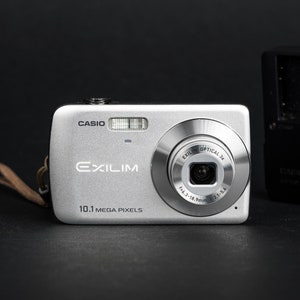 Casio Exilim EX-Z33 Digital Camera - 10.1 MP - Y2K DigiCam - Fully Working - Charger Included