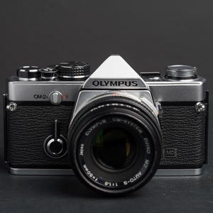 Olympus OM2N SLR Film Kamera + Olympus Zuiko 50 mm f1.8 Objektiv - Getestet mit Film - Neue Lightseals