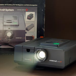 Proyector de diapositivas Reflecta Diamator AF con objetivo Maginon Will Weltzar 85 mm f/2.8 - Nuevo de stock antiguo - En perfecto estado, como nuevo