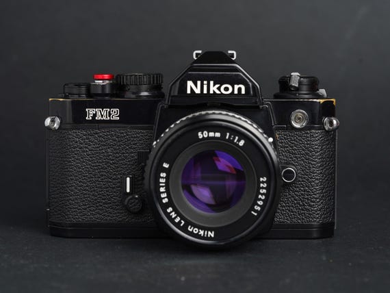 Nikon FM2 一眼レフカメラ + 70-210mmレンズ