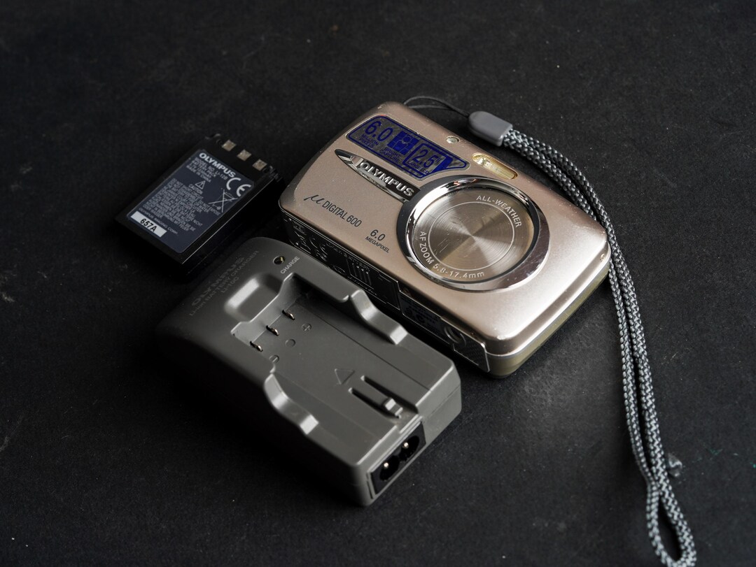 Olympus MJU Digital 600 Digital Camera Y2k Digicam Fully