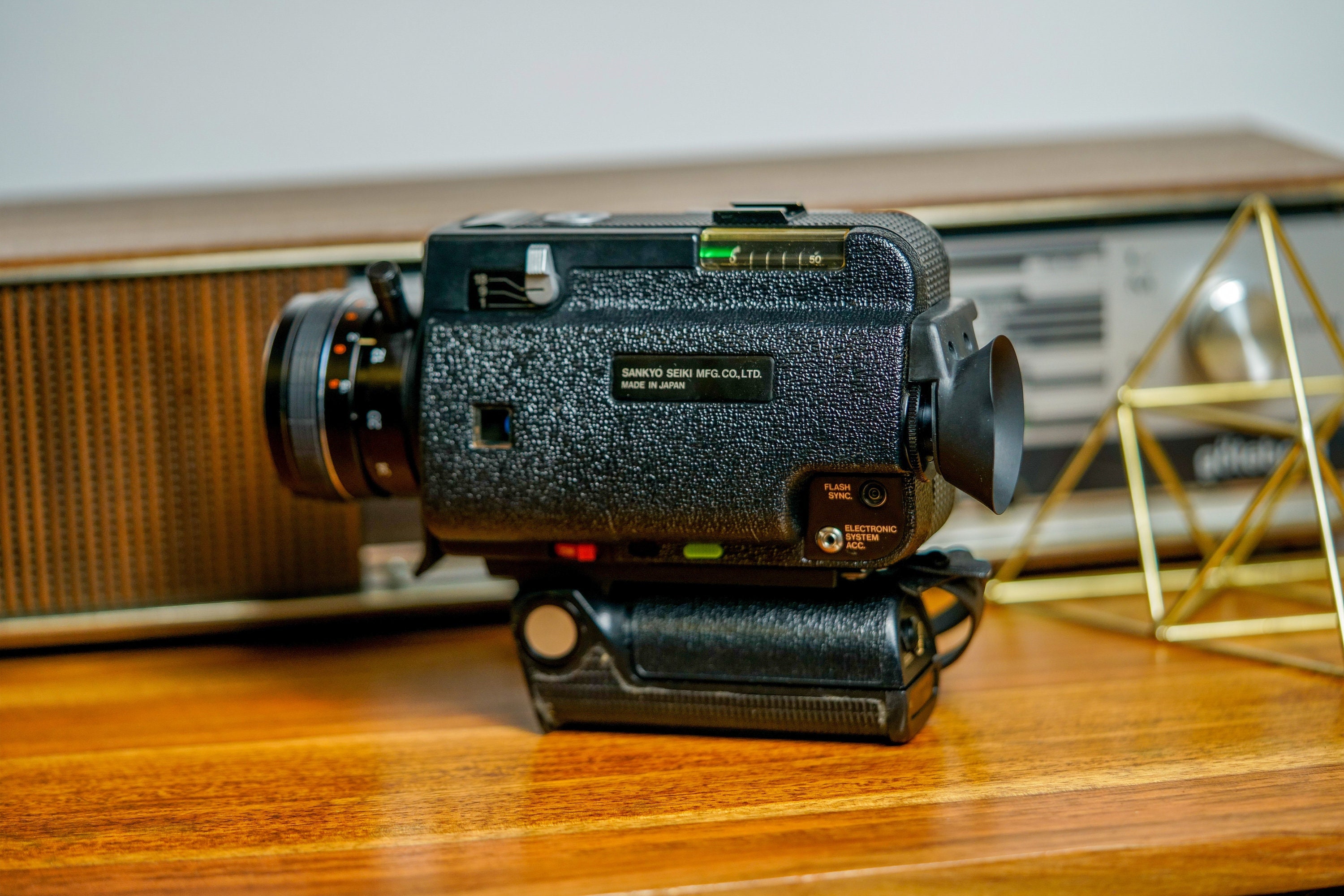 スーパー8 8ミリカメラ Sankyo ES-44XL 動作確認済み Sankyo ES-44 Super 8 Camera - CameraCrate.com - Super 8