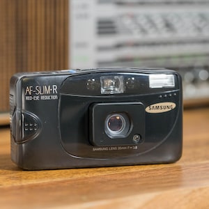 Samsung AF Slim R Film Camera - 35mm f3.5 Lens - Point and Shoot Camera - Fully working