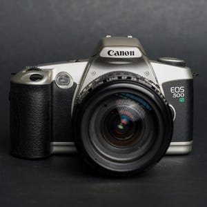 Canon Eos 500N SLR Film Camera with Canon EF 28-105mm f3.5-4.5 Lens - Working/READ