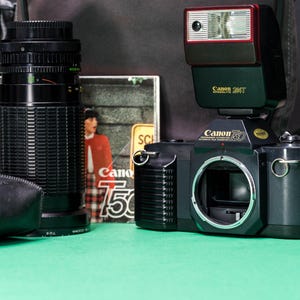 Canon T50 SLR Film Camera with 28-200mm Lens + Canon Speedlite Flash Bundle - Fully Working/Tested