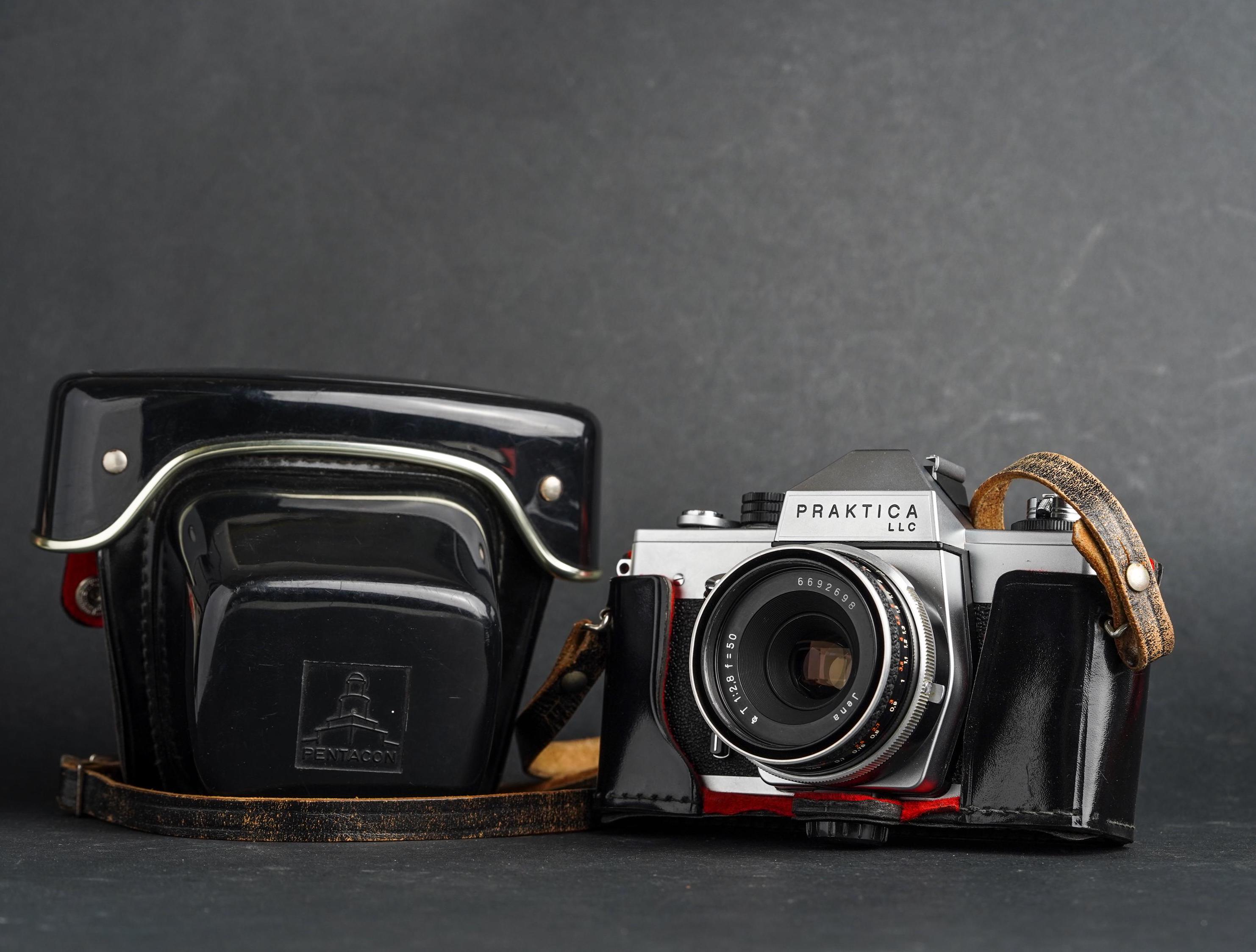 Praktica LLC Carl Zeiss Jena テッサー2.8/50 Praktica LLC SLR Film Camera With Carl Zeiss Tessar 50mm F2