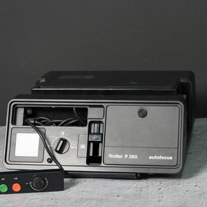 Proyector de diapositivas con enfoque automático Rollei P360 para diapositivas de 35 mm (en pleno funcionamiento y probado) con control remoto