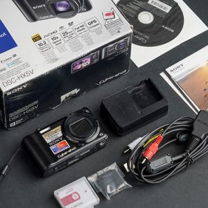 Sony DSC-HX5V Digital Camera - Y2K Digicam - 10.2 MP Sony G CMOS Sensor - Full Box