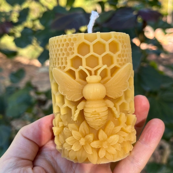 Beeswax candle ‘The Big Honey bee’
