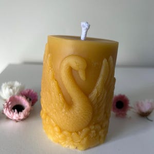 Beeswax candle ‘The Swan’