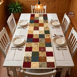 Calico Patchwork Squares Quilt Bordlöpare, Lantlig Bondgårdsbordlöpare, Kolonial Borddekoration, Traditionell Quiltälskare, Americana Gåva