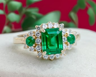 天然エメラルドの5月誕生石リング - 結婚記念日・結婚誓約リング