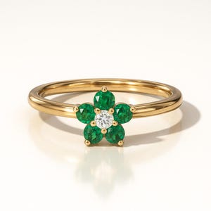 Real Emerald Flower Ring - 14k Solid Gold Real Emerald Diamond Ring - Dainty Emerald Ring - Engagement Ring - Flower Emerald Ring